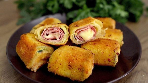 Τηγανητά τραγανά κολοκυθάκια CORDON BLEU γεμιστά με ζαμπόν και τυρί