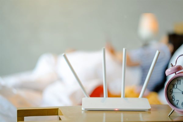 Wi-Fi τη νύχτα: Αόρατες απειλές που πολλοί δεν αντιλαμβάνονται!