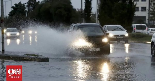 Κυκλοφοριακό χάος στον Κηφισό Κηφισιάς λόγω βροχής – Μεγάλες καθυστερήσεις στην Αττική Οδό