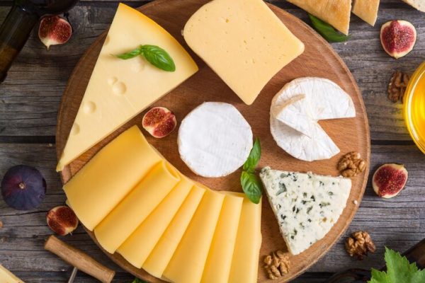 Τι συμβαίνει στο σώμα σας αν τρώτε τυρί κάθε μέρα