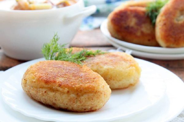 Potato zrazy με τυρί και λουκάνικο: Συνταγή για ένα νόστιμο μεσημεριανό