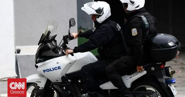 “Χειροπέδες” σε δύο ανήλικους που πετούσαν κροτίδες σε σπίτι στην Πρέβεζα