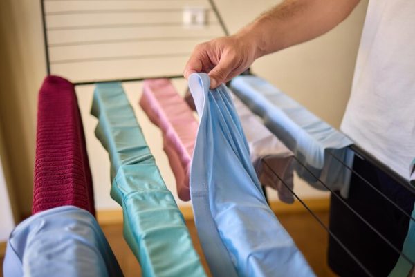 Στεγνώστε τα ρούχα σε λίγα λεπτά: ανακαλύψτε την ολλανδική μέθοδο στεγνώματος!