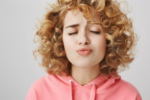 Curly Bob: Το χτένισμα που μειώνει την ηλικία!
