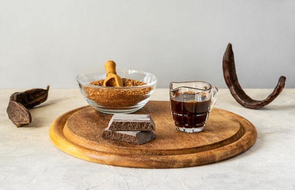 Το αποκαλούν χαρούπι. Είναι ένα φυσικό υποκατάστατο του κακάο, το οποίο γίνεται όλο και πιο ακριβό.