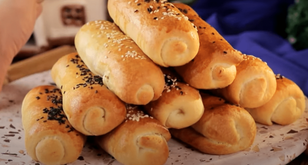 Συνταγή για χνουδωτά σπιτικά χάλια με γέμιση τυριού!
