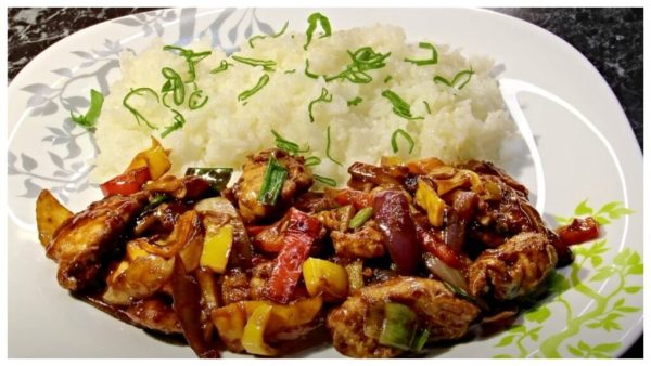 Σπιτικό kung-pao με γεύμα ή δείπνο με ρύζι