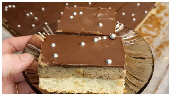 Προετοιμάστε μια νόστιμη κοπή mocca με γεύση καφέ