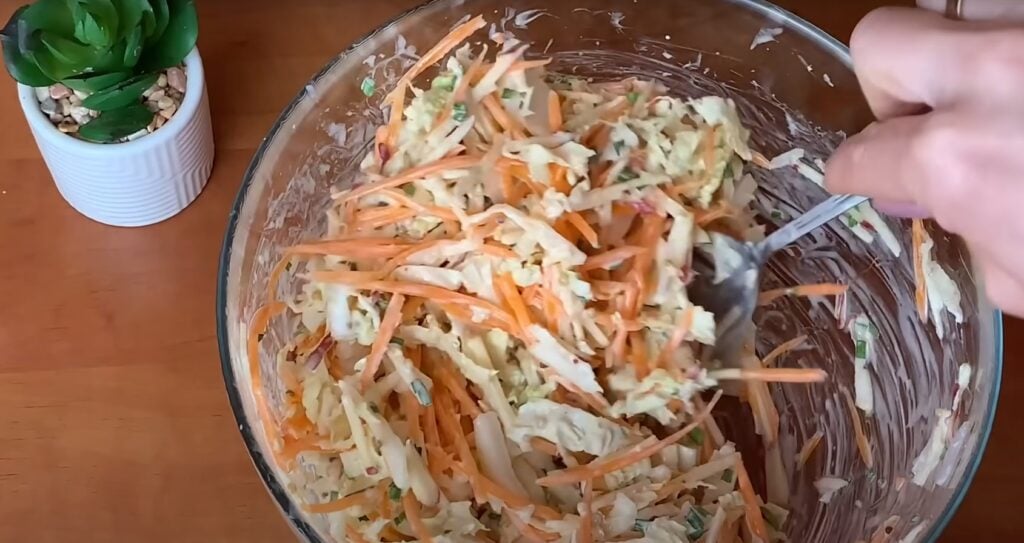 Brilliant Salad - Απλά χρειάζεστε λάχανο, καρότο και μήλο
