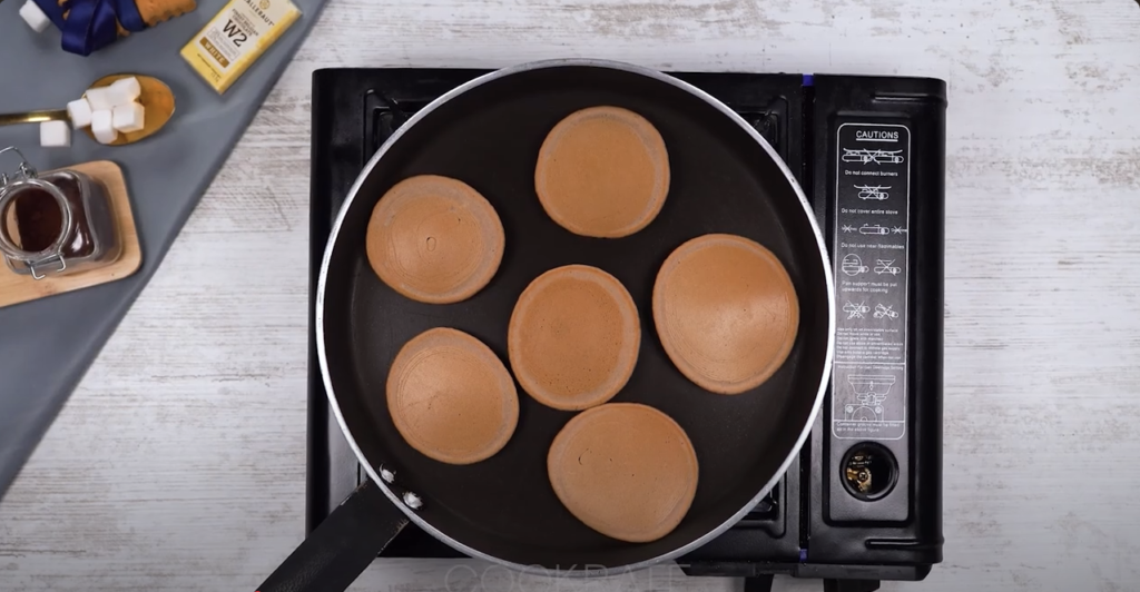 Nesquik Mini Cocoa Pancakes με κρέμα βανίλιας