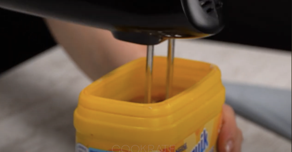 Nesquik Mini Cocoa Pancakes με κρέμα βανίλιας