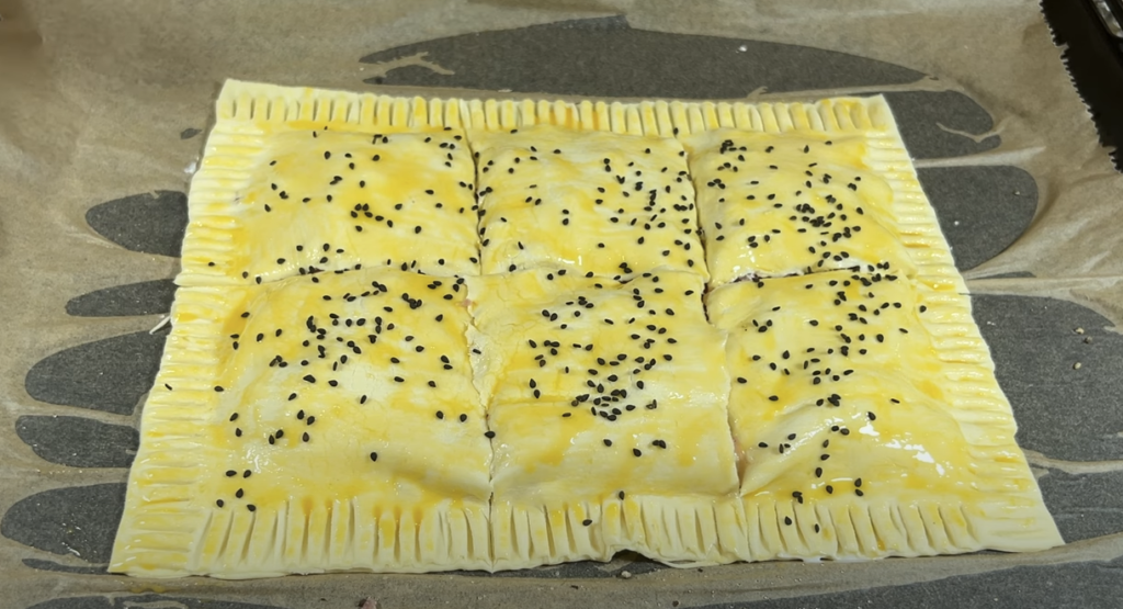 Puff Pastry στην καλύτερη μορφή: Νόστιμες σακούλες με τυρί, ζαμπόν και σουσάμι