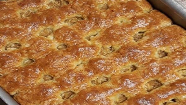 Ένα αγαπημένο κέικ μήλου με λεπτή και χνουδωτή γεύση