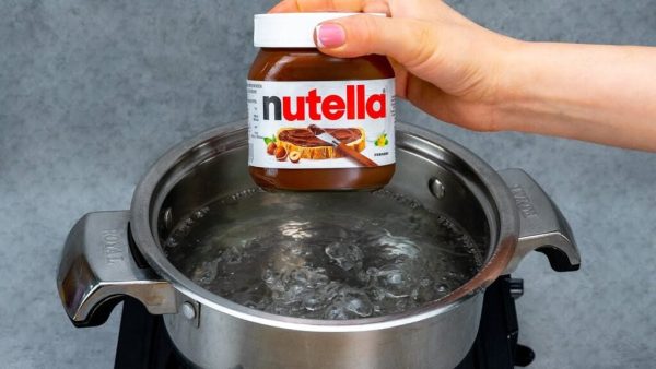 Κέικ με τσιπς Nutella και αμυγδάλου – Ελάχιστη πρώτες ύλες