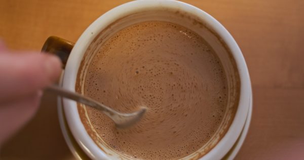 Προσθέστε ένα κουταλάκι του γλυκού αυτού του προϊόντος στον πρωινό καφέ. Αισθάνεστε γρήγορα την απώλεια στη μέση