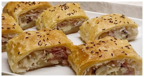 Salty Strudel γεμάτο με sauerkraut, αγγλικό μπέικον και niva