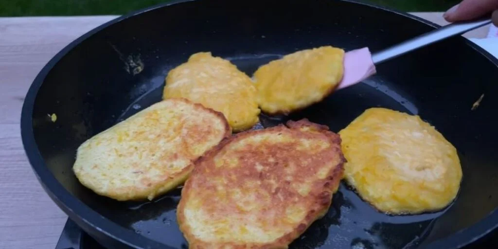 Fragile Pumpkin-Jablkové Buns με λεπτή ζύμη Kefir: υπέροχο πρωινό στο τραπέζι!