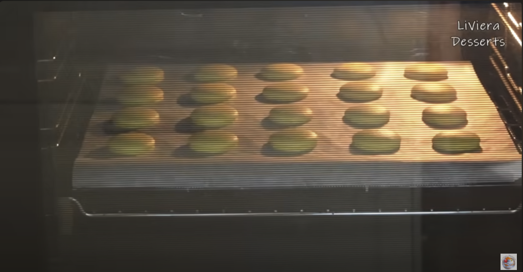 Sub -Color Macaroons με λεπτή κρεμώδη γέμιση: Ιδανικό για κάθε περίσταση!