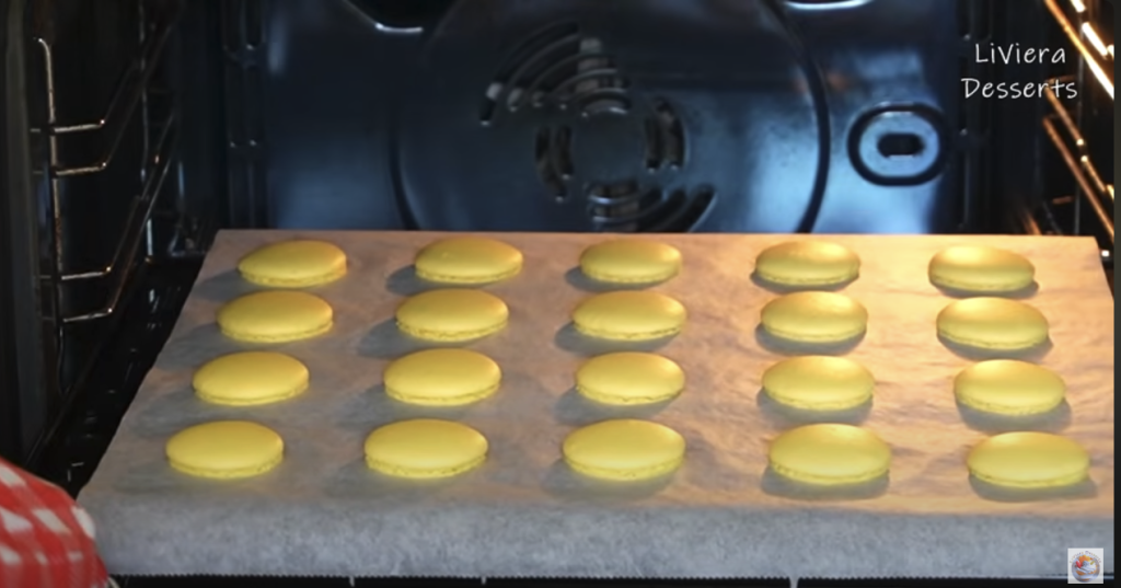 Sub -Color Macaroons με λεπτή κρεμώδη γέμιση: Ιδανικό για κάθε περίσταση!