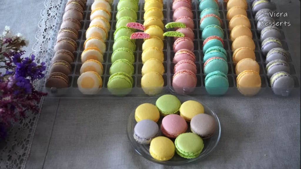 Sub -Color Macaroons με λεπτή κρεμώδη γέμιση: Ιδανικό για κάθε περίσταση!