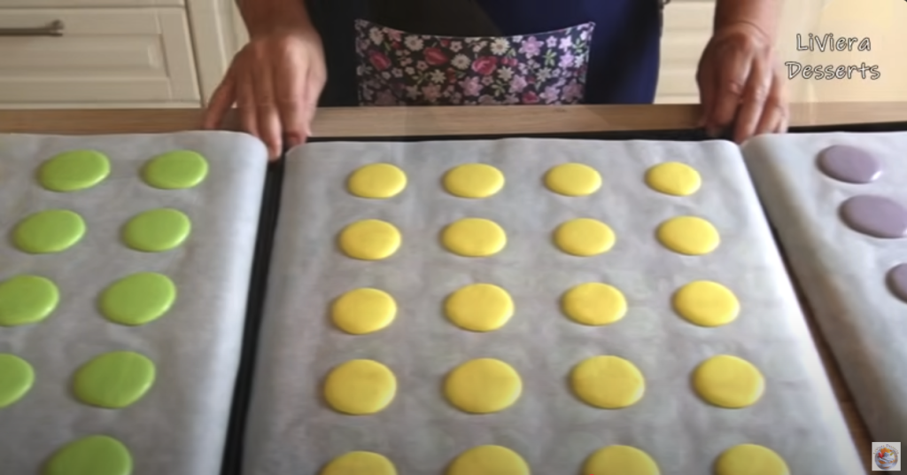 Sub -Color Macaroons με λεπτή κρεμώδη γέμιση: Ιδανικό για κάθε περίσταση!