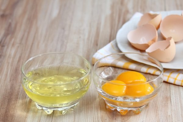 Το λευκό είναι μια πρώτη ύλη όχι μόνο για τη μαρέγκα. Το αναμίξαμε με λαχανικά και έφαγα στο κορεσμό