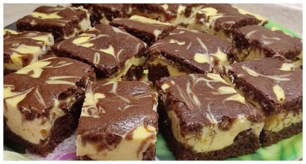 Fast Mug Bun With Cheese Cottage: Ένα εύκαμπτο επιδόρπιο για καφέ τελείωσε μία φορά δύο