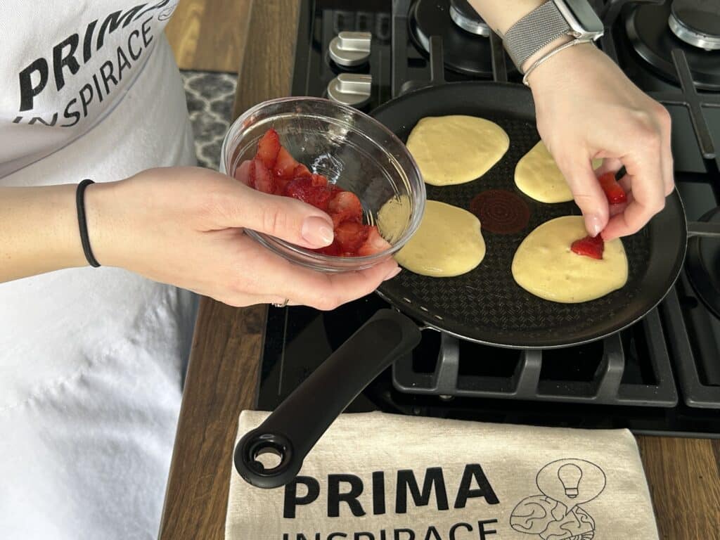 Fluffy Fruit Pancakes - μια γρήγορη και εύκολη συνταγή
