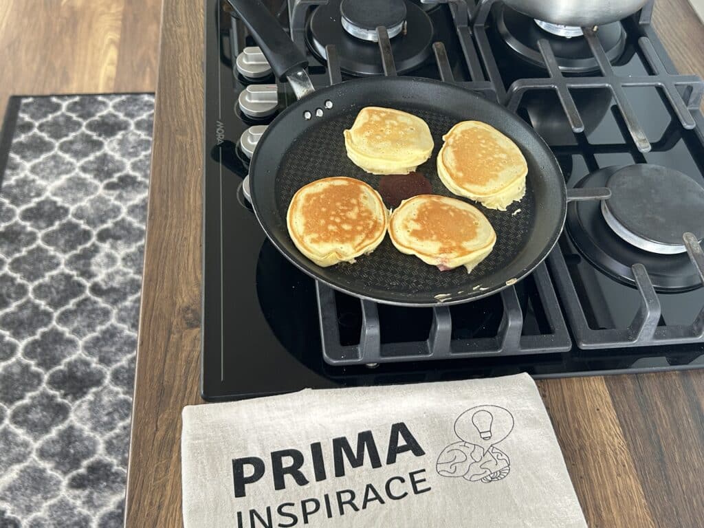 Fluffy Fruit Pancakes - μια γρήγορη και εύκολη συνταγή