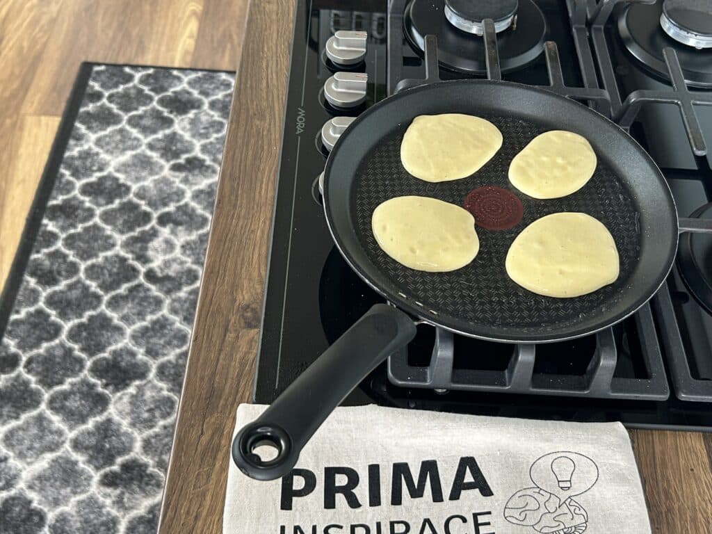 Fluffy Fruit Pancakes - μια γρήγορη και εύκολη συνταγή