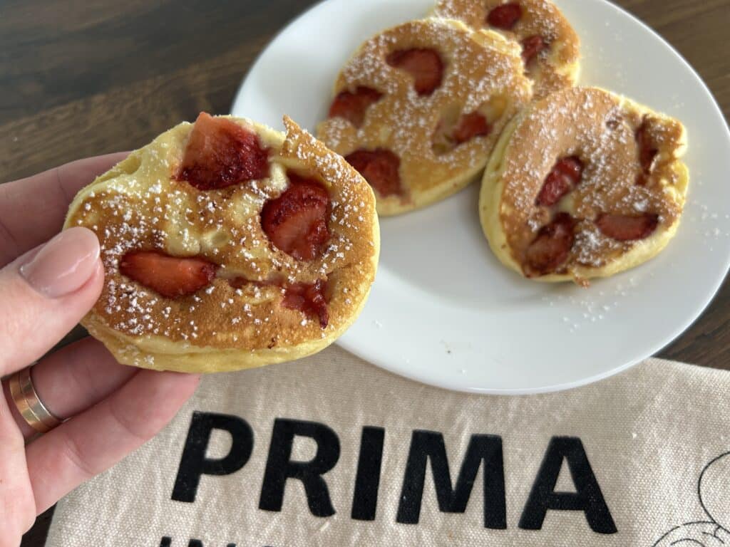 Fluffy Fruit Pancakes - μια γρήγορη και εύκολη συνταγή