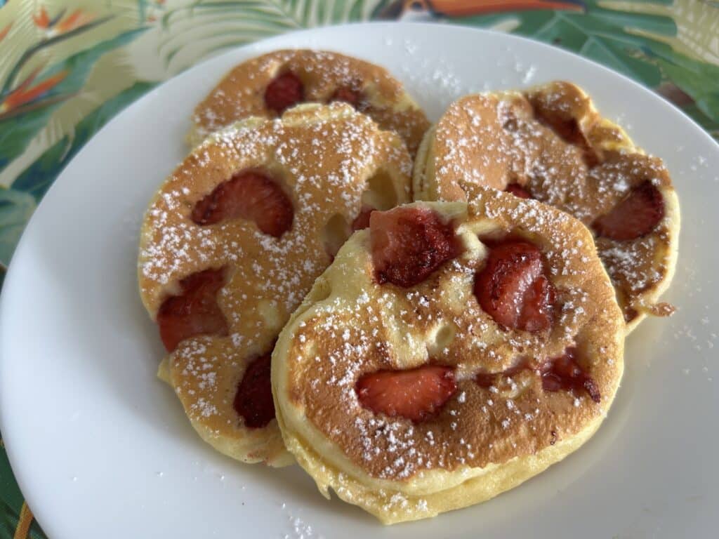 Fluffy Fruit Pancakes - μια γρήγορη και εύκολη συνταγή
