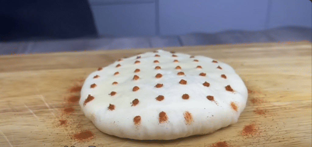 Σπιτικά χνουδωτά τυρί με polka κουκκίδες και τσάι από μούρα δασών