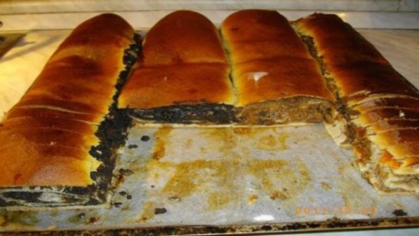 Homemade Sourdough Buns με Παπαρούνα και Πλήρωση Καρυδιά: Όπως η γιαγιά!