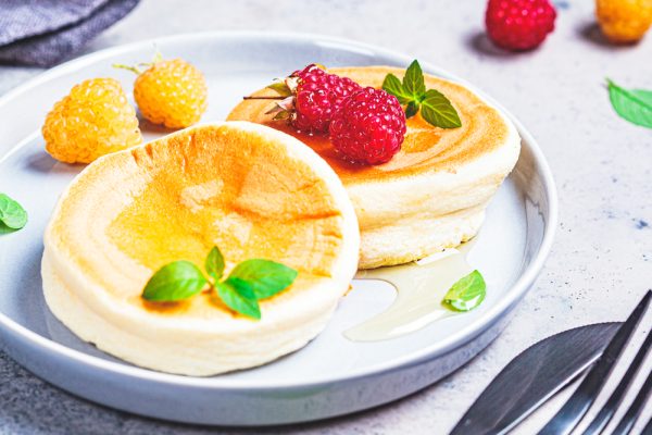 Προετοιμάστε το Delicious Cottage Cheese Pancakes σε 10 λεπτά. Εξαφανίζονται από το τραπέζι ακόμα πιο γρήγορα