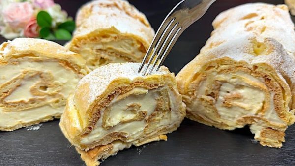 Κύκλος ανανά με κρέμα Mascarpone: Φρέσκο ​​επιδόρπιο στη ζύμη