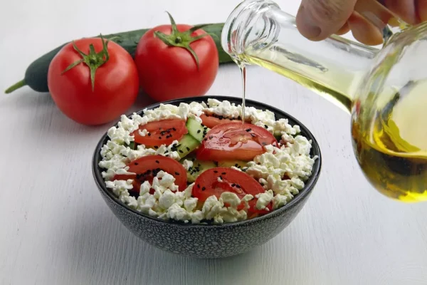 Ανακατέψτε το τυρόπηγμα με ένα κουταλάκι του γλυκού. Το βάρος σας θα μειωθεί!